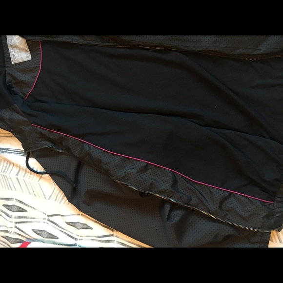 Windbreaker - Picture 9 of 10